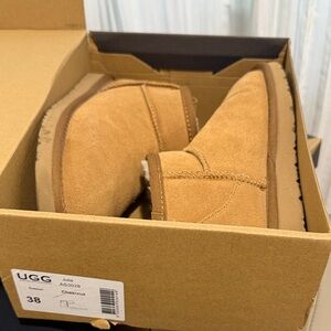 UGG woman’s Chestnut Boots